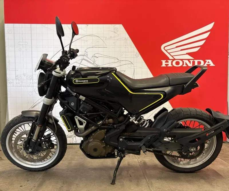 Husqvarna Svartpilen 401 (2018 - 19) (2)
