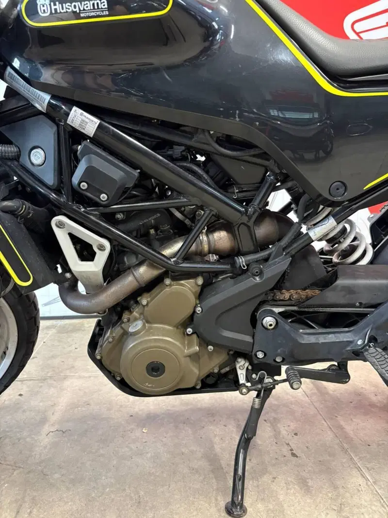Husqvarna Svartpilen 401 (2018 - 19) (11)