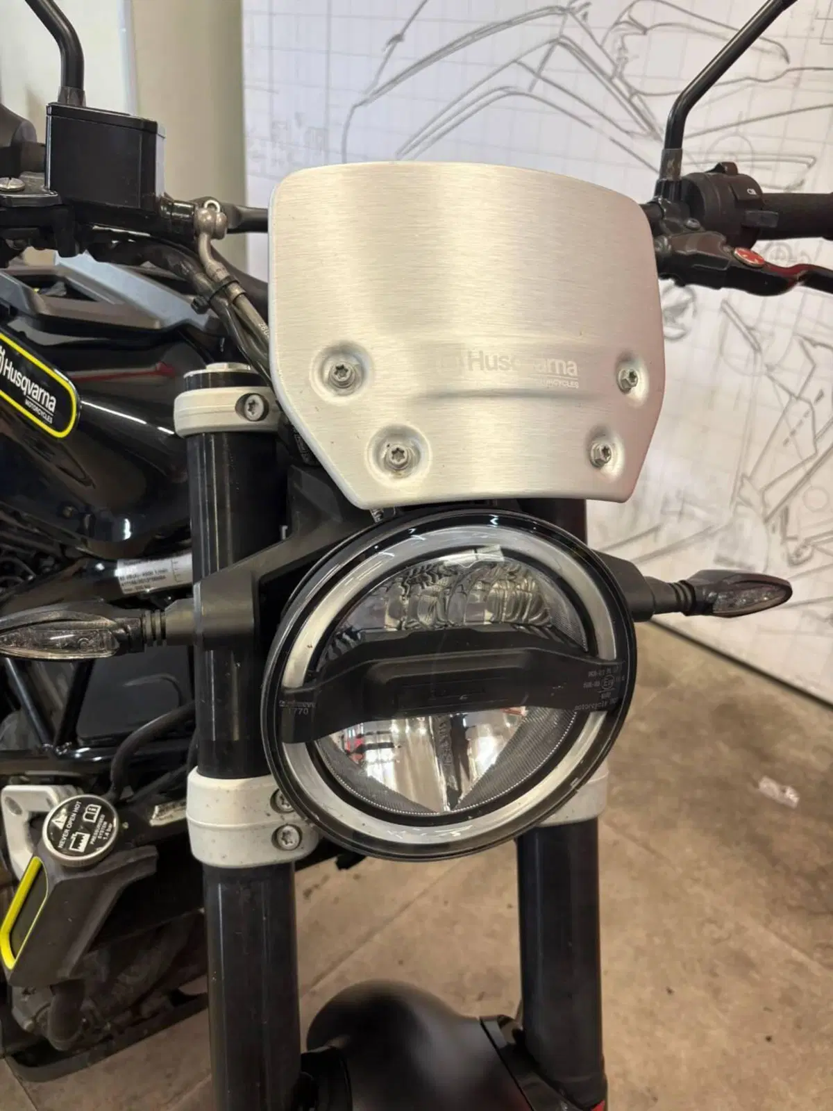 Husqvarna Svartpilen 401 (2018 - 19) (10)