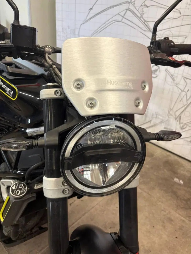Husqvarna Svartpilen 401 (2018 - 19) (10)