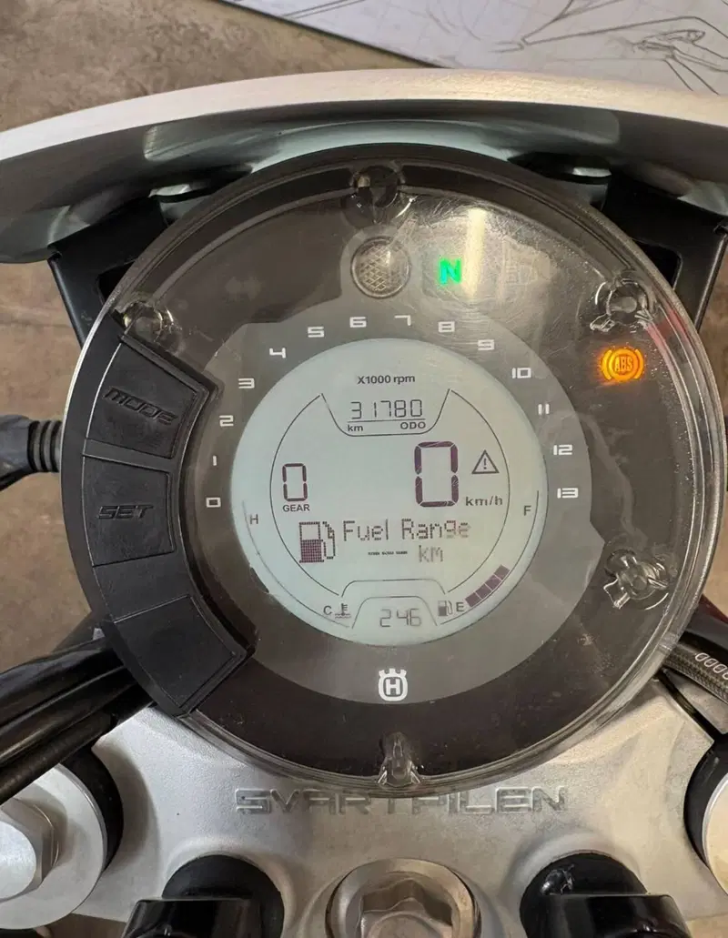 Husqvarna Svartpilen 401 (2018 - 19) (13)
