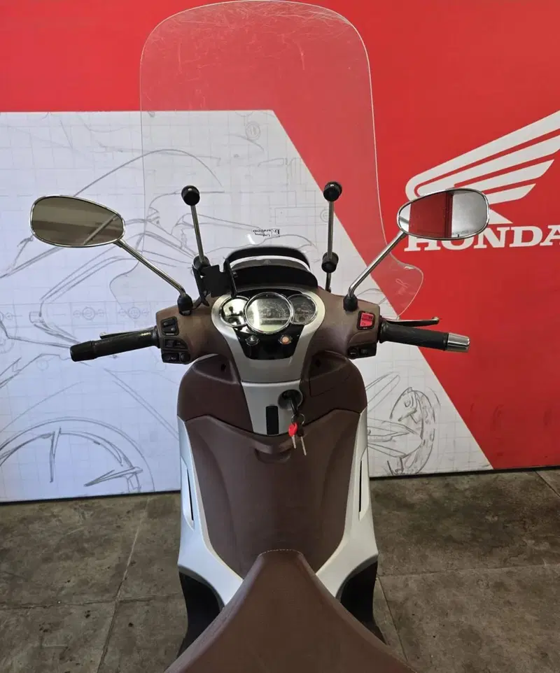 Piaggio Beverly 300 i.e. ABS-ASR (2016 - 20) (6)