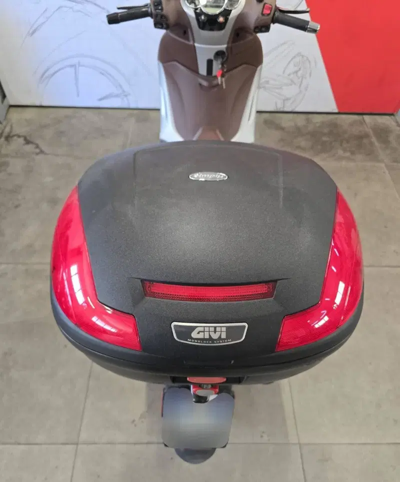 Piaggio Beverly 300 i.e. ABS-ASR (2016 - 20) (5)