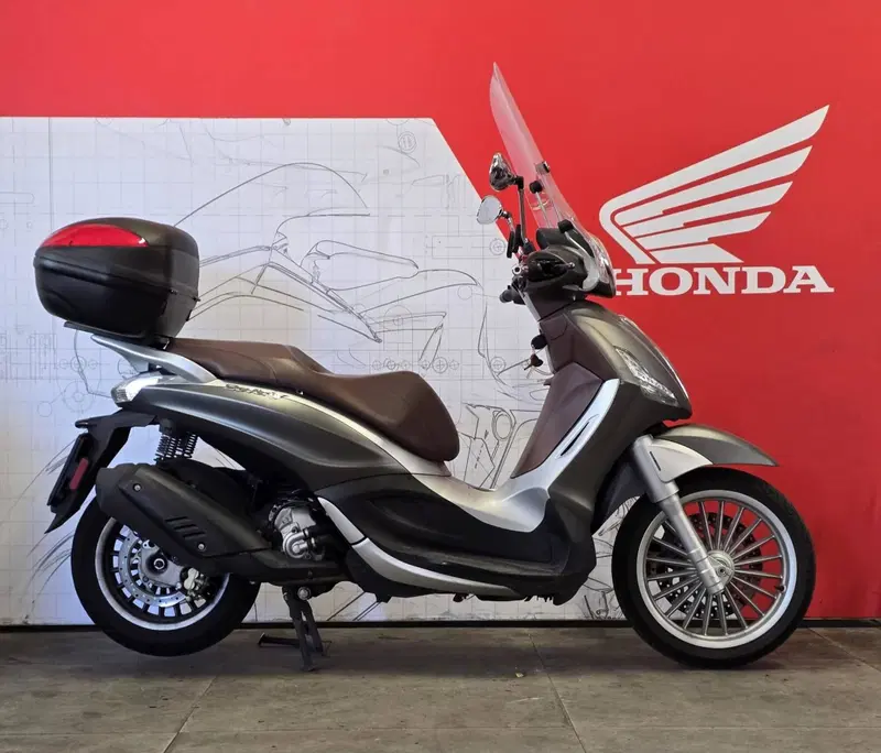 Piaggio Beverly 300 i.e. ABS-ASR (2016 - 20) (3)