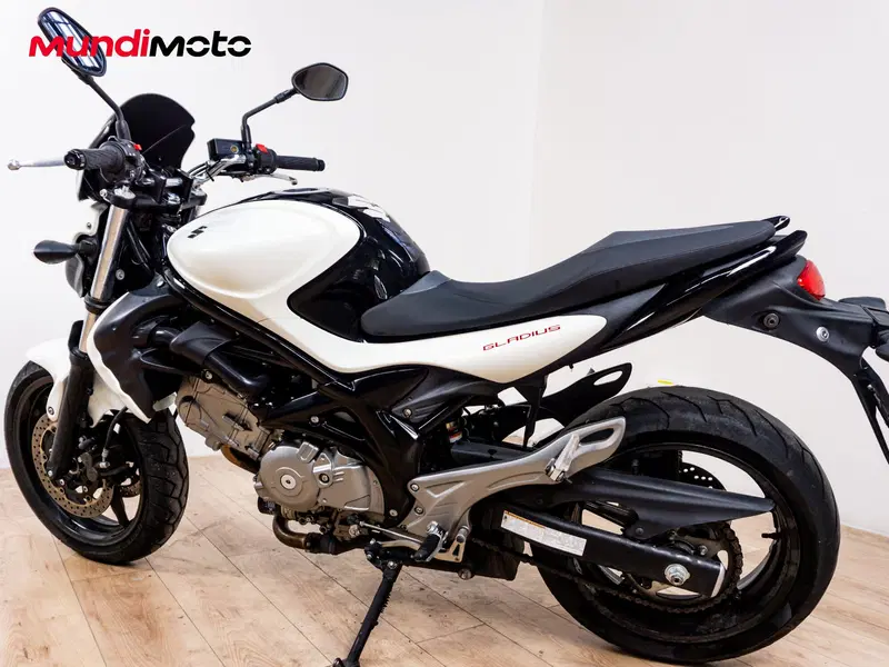 Suzuki Gladius 650 SFV (2009 - 15) (7)