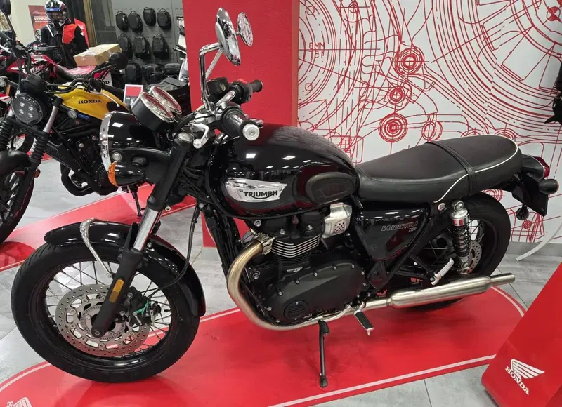 Triumph Bonneville T100 (2021 - 25) (4)