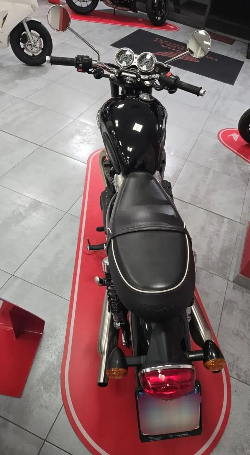 Triumph Bonneville T100 (2021 - 25) (3)