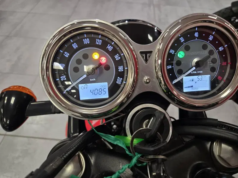 Triumph Bonneville T100 (2021 - 25) (7)