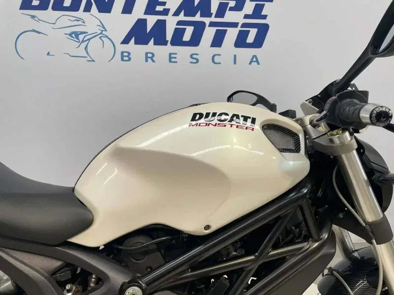 Ducati Monster 696 (2008 - 13) (4)