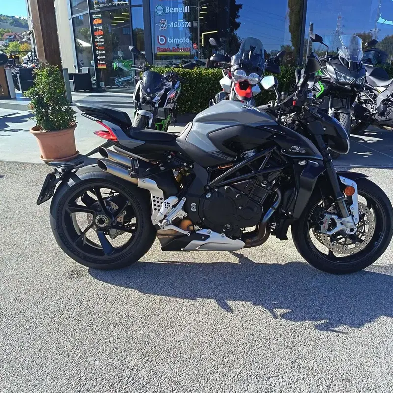 MV Agusta Brutale 1000 RS (2022 - 26) (2)