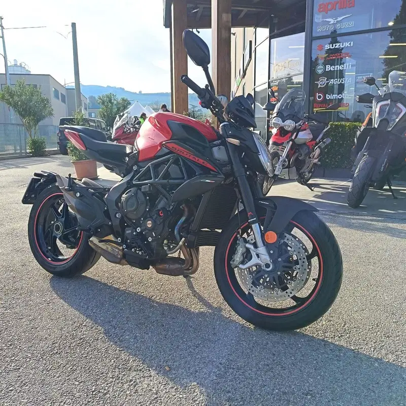 MV Agusta Brutale 800 Rosso (2021 - 23) (4)