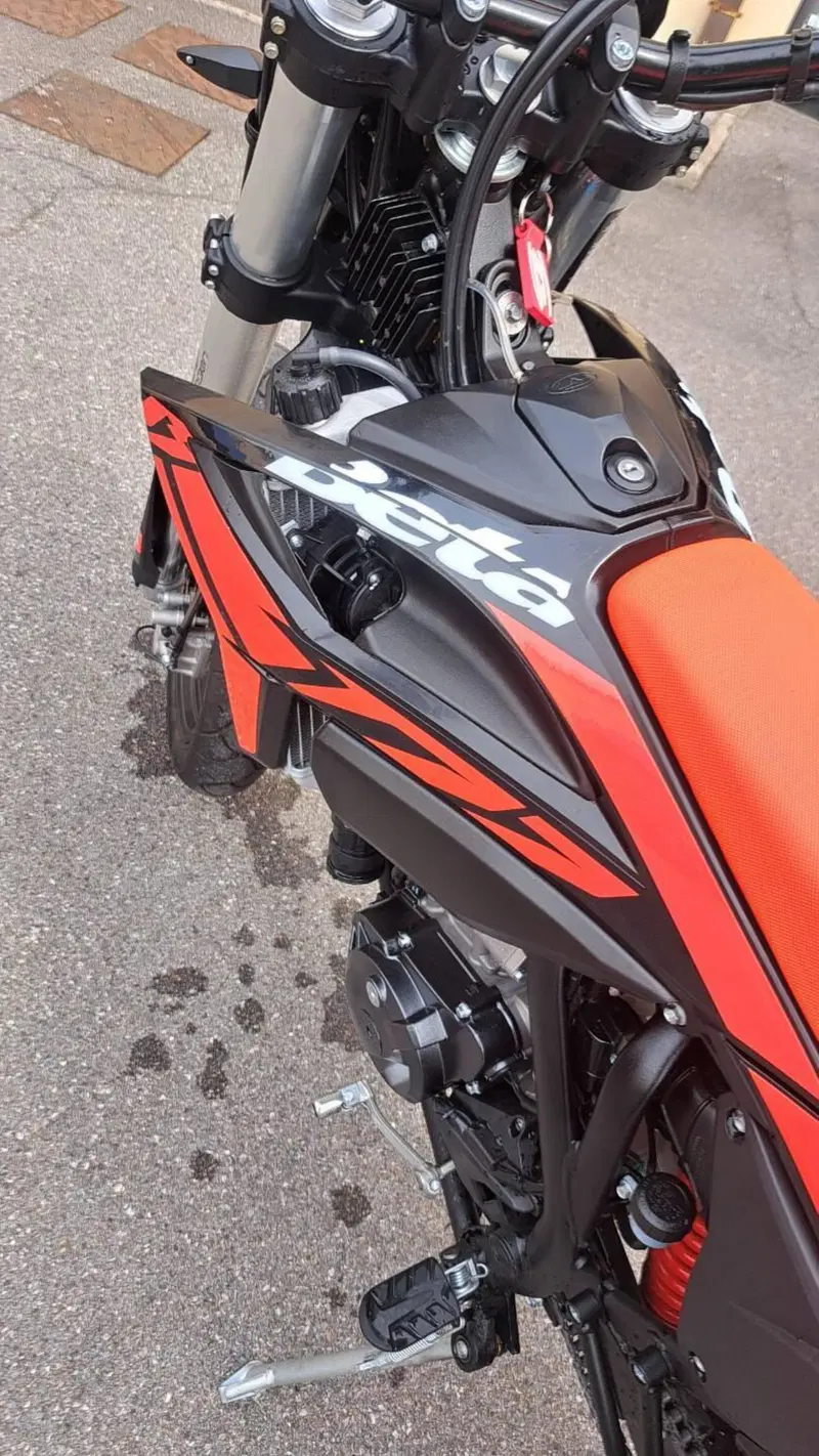 Betamotor RR 125 4T Motard T (2025 - 26) (4)