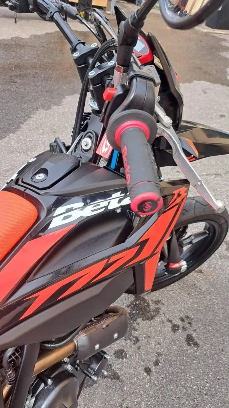 Betamotor RR 125 4T Motard T (2025 - 26) (7)