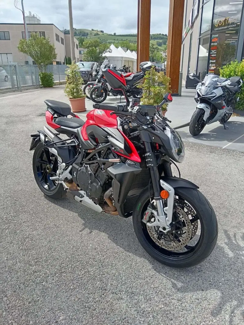 MV Agusta Brutale 1000 RS (2022 - 26) (2)