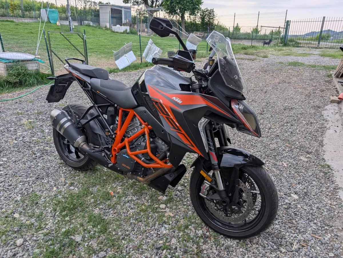 KTM 1290 Super Duke GT (2021)