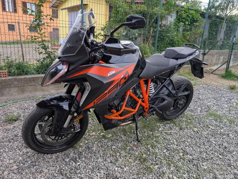 KTM 1290 Super Duke GT (2021) (2)