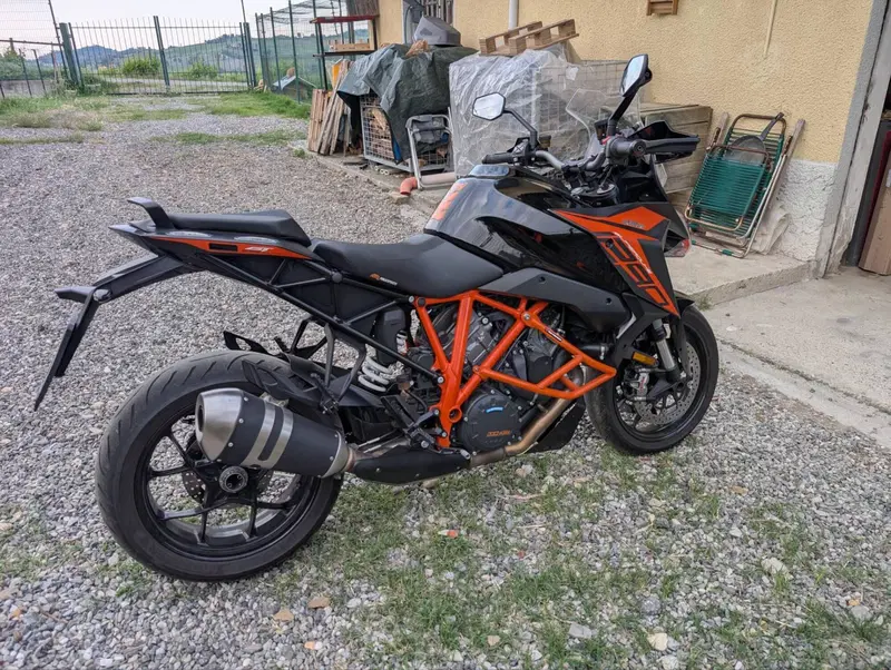 KTM 1290 Super Duke GT (2021) (3)