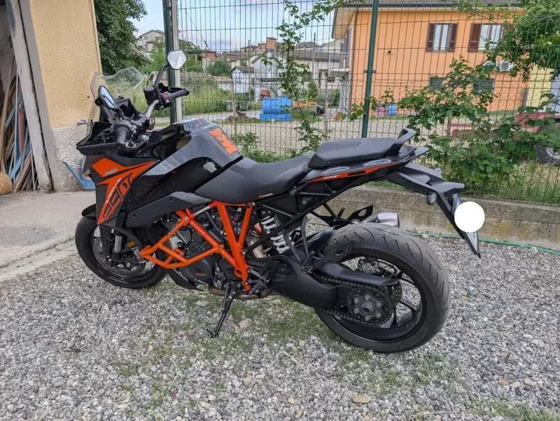 KTM 1290 Super Duke GT (2021) (4)