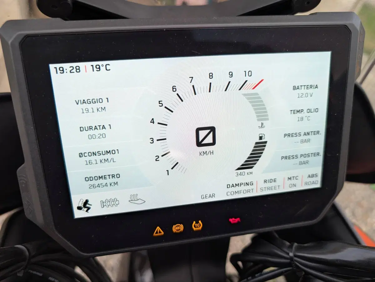 KTM 1290 Super Duke GT (2021) (5)