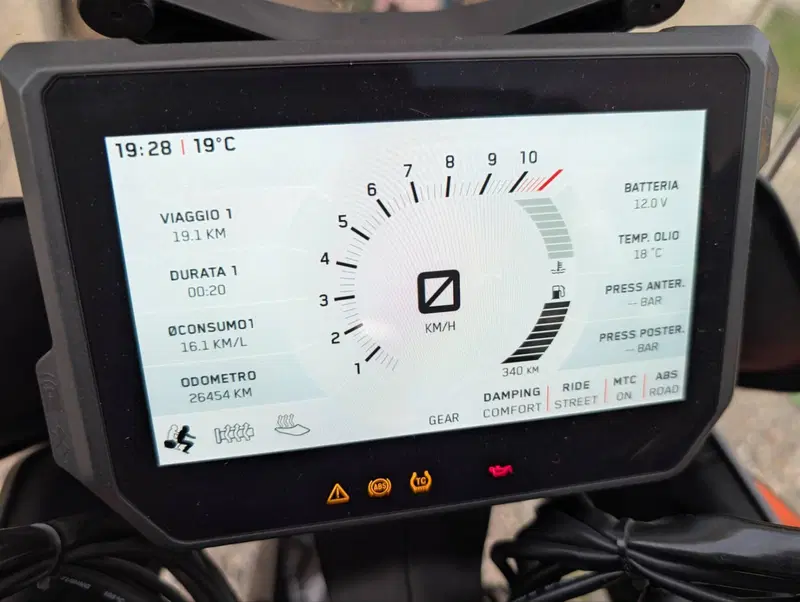 KTM 1290 Super Duke GT (2021) (5)