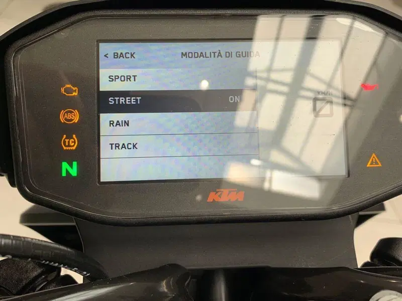 KTM 890 Duke (2021 - 23) (5)