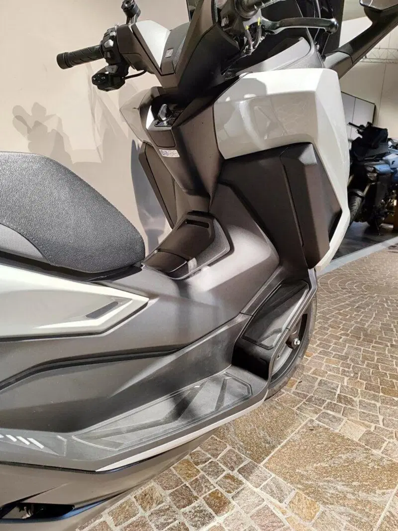 Honda Forza 350 Deluxe (2022 - 24) (4)