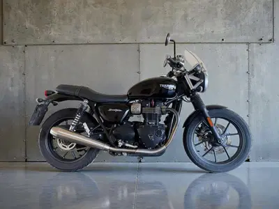 Triumph Street Twin 900 (2016) usata