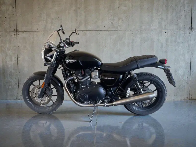 Triumph Street Twin 900 (2016) (2)