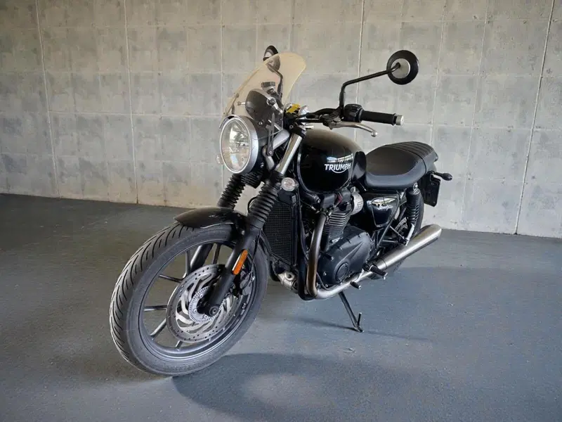 Triumph Street Twin 900 (2016) (3)