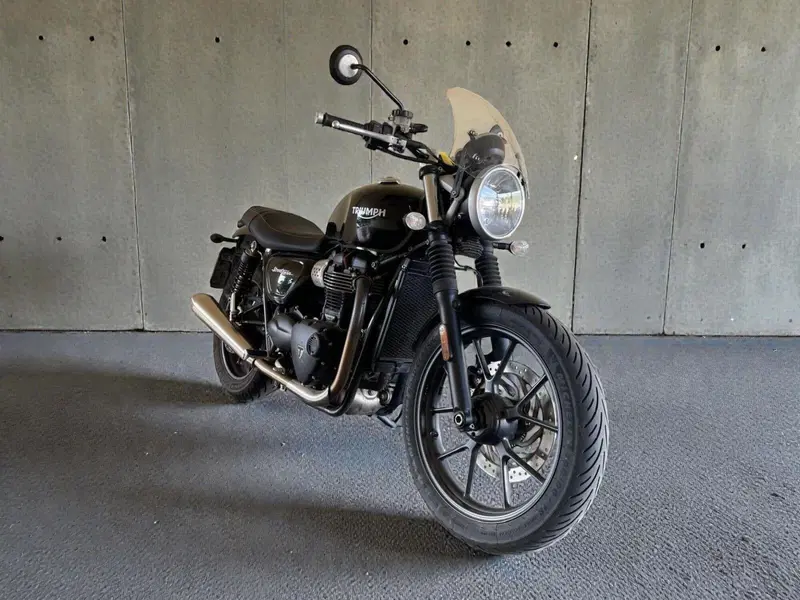 Triumph Street Twin 900 (2016) (4)