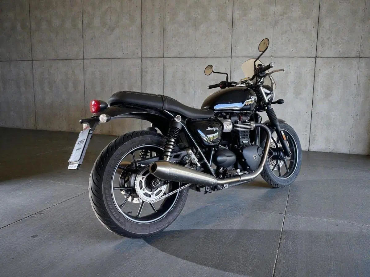 Triumph Street Twin 900 (2016) (5)