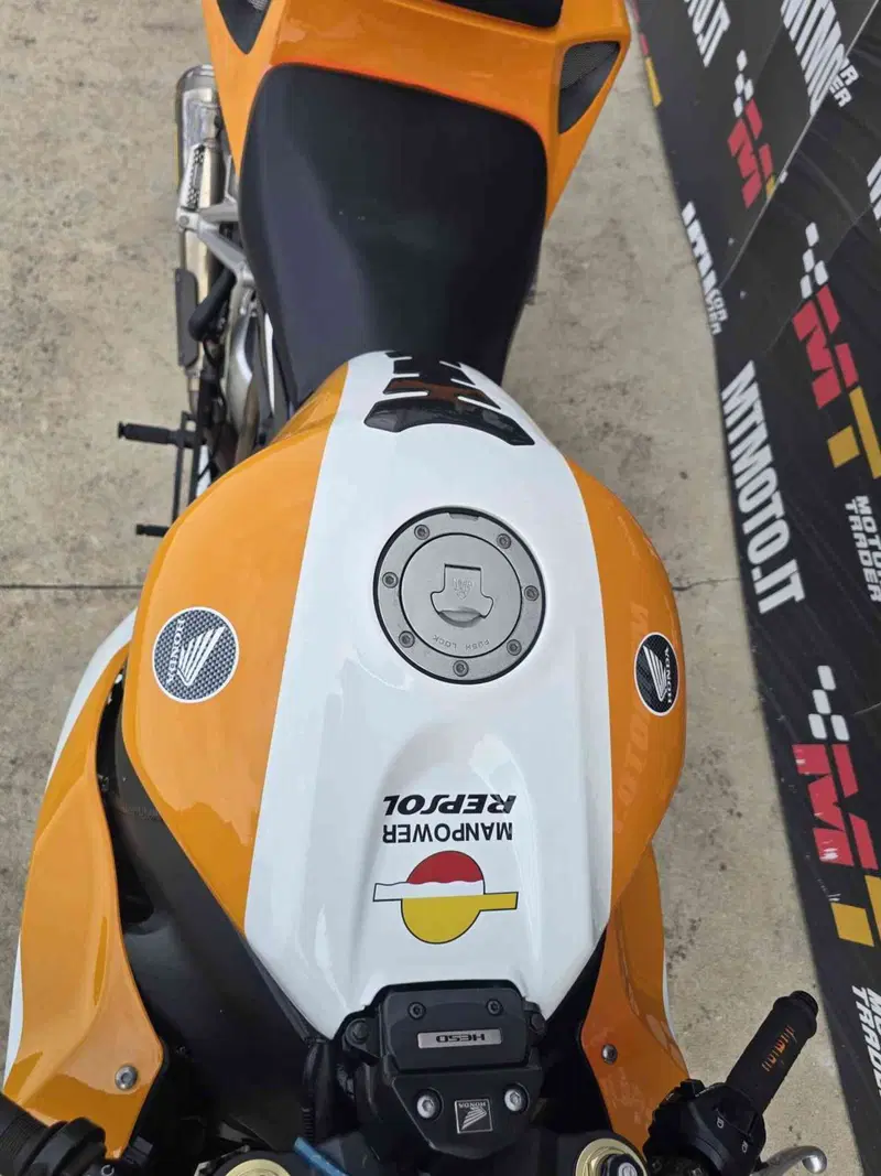 Honda CBR 1000 RR Fireblade (2004 - 05) (7)