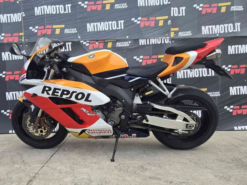 Honda CBR 1000 RR Fireblade (2004 - 05) (2)