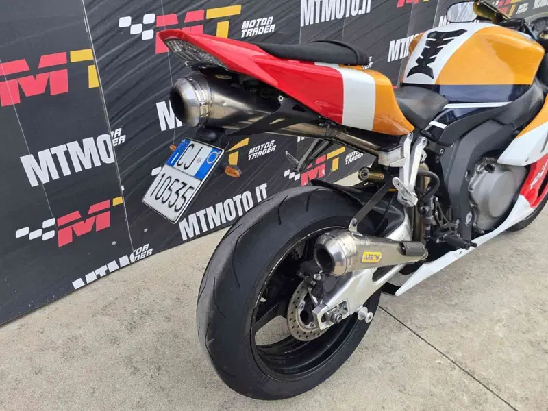 Honda CBR 1000 RR Fireblade (2004 - 05) (5)