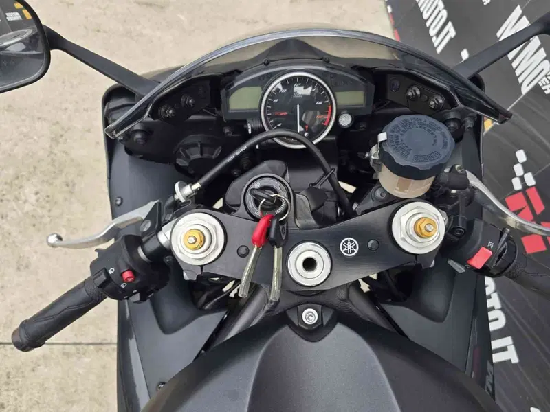 Yamaha YZF R6 (2008 - 09) (18)