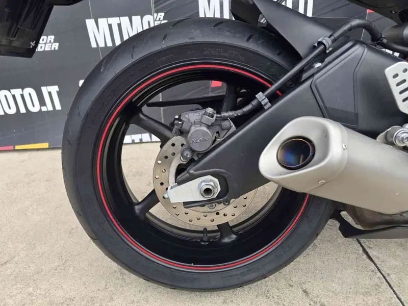 Yamaha YZF R6 (2008 - 09) (8)