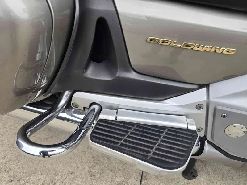Honda GL 1800 Gold Wing (2000 - 05) (15)