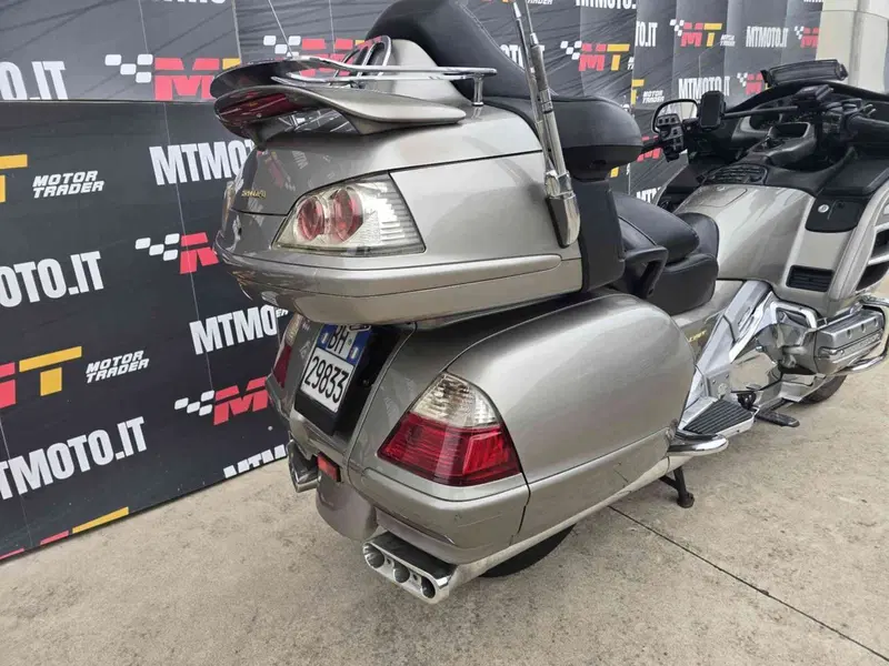 Honda GL 1800 Gold Wing (2000 - 05) (6)