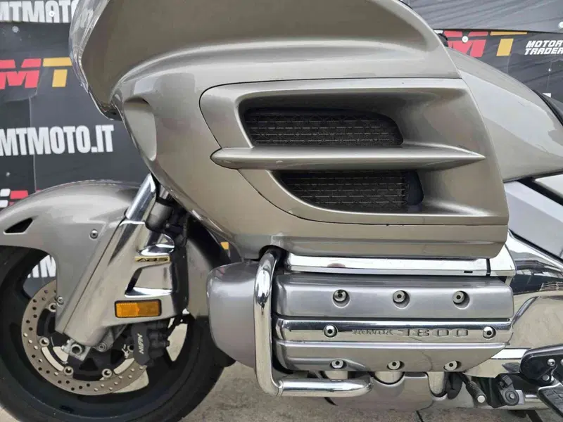 Honda GL 1800 Gold Wing (2000 - 05) (7)