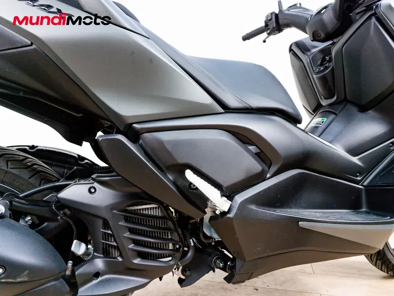 Yamaha X-Max 125 Tech Max+ (2025 - 26) (4)