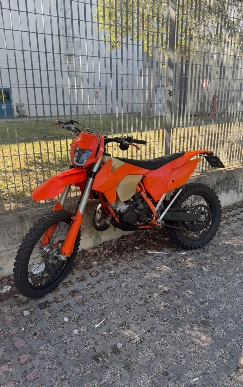 KTM 125 EXC Six Days (2016)