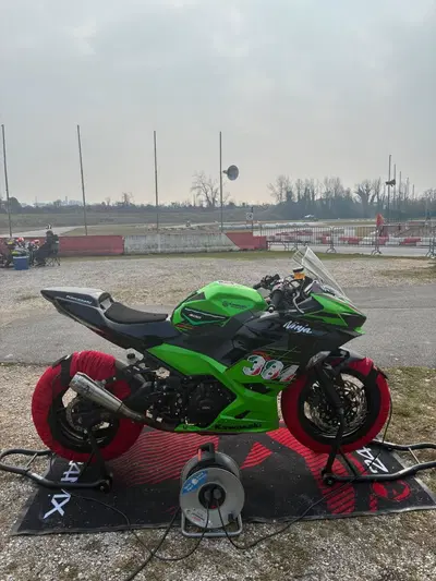 Kawasaki Ninja 400 (2023) usata