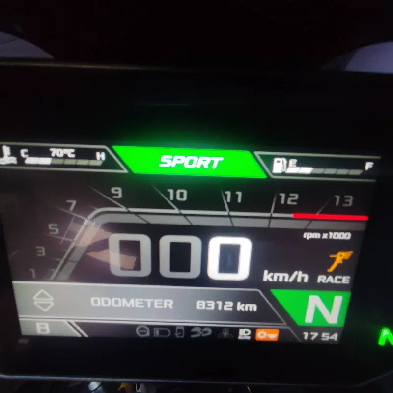 Aprilia Tuono V4 (2021 - 24) (5)