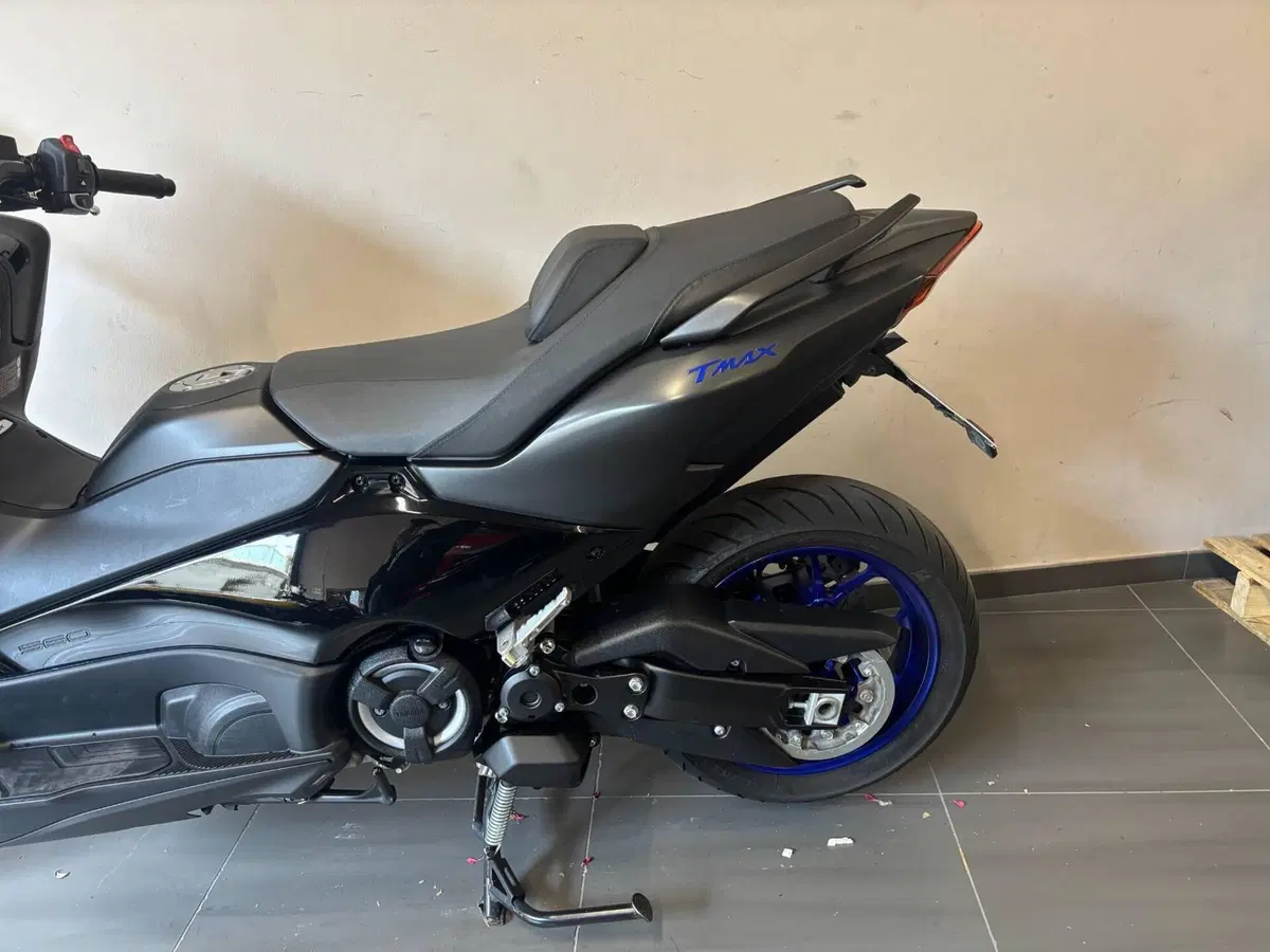 Yamaha T-Max 560 (2025 - 26) (4)