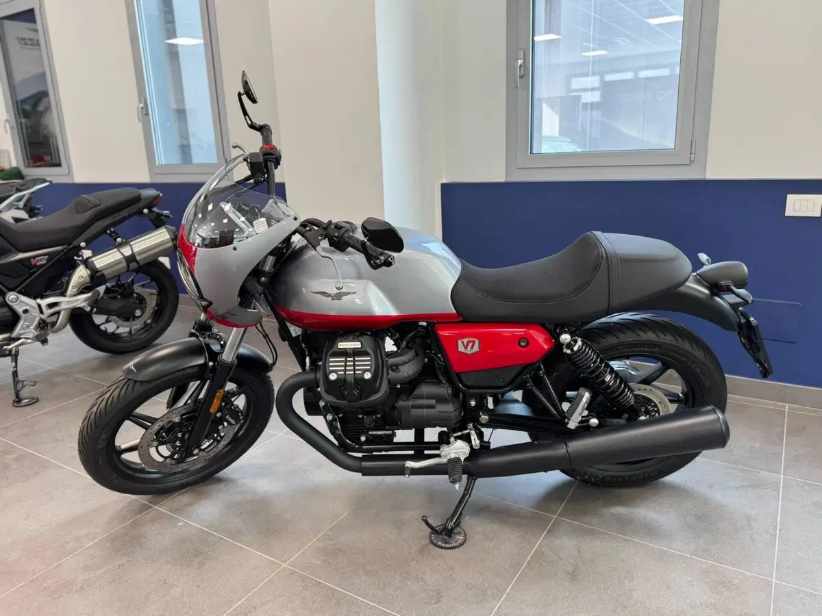 Moto Guzzi V7 Stone Corsa (2023 - 25)