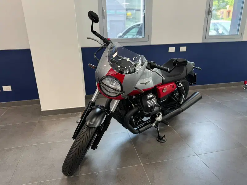Moto Guzzi V7 Stone Corsa (2023 - 25) (2)