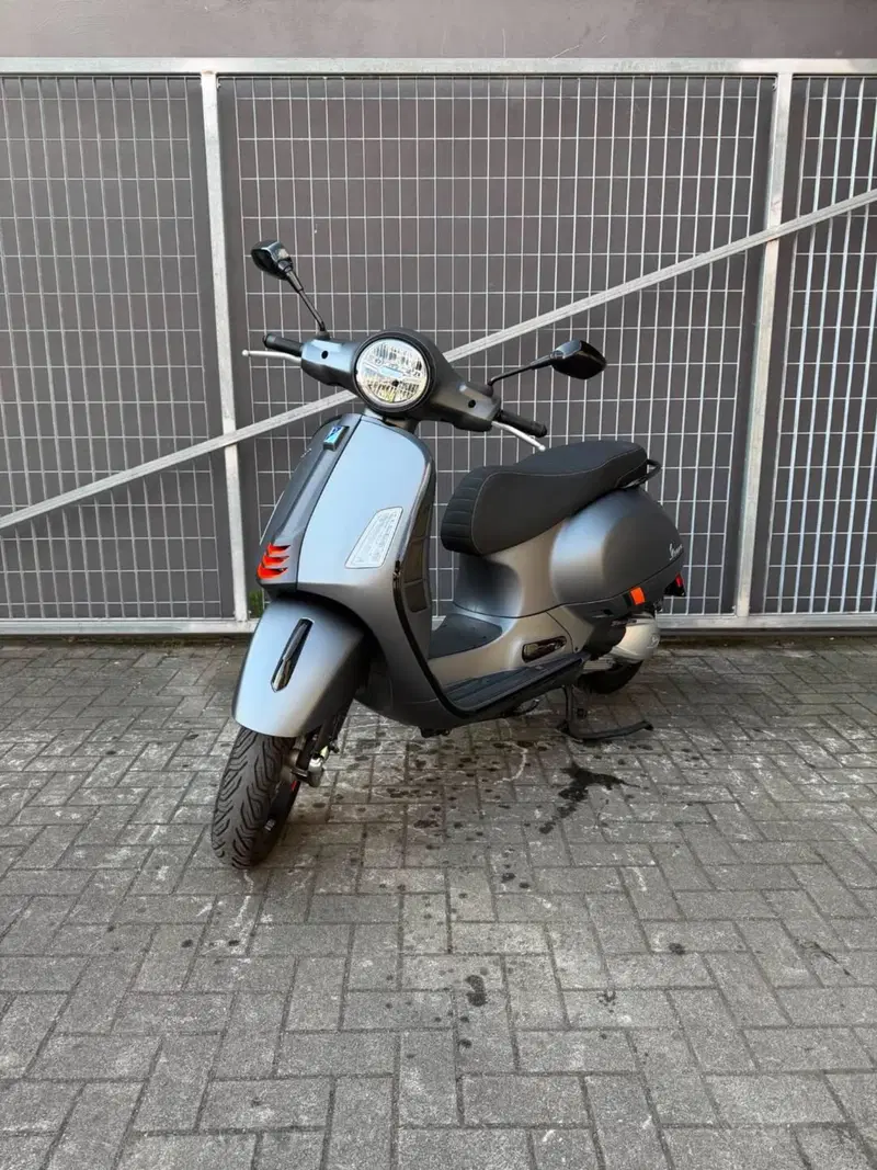 Vespa GTS 300 Super Sport (2023 - 24) (3)