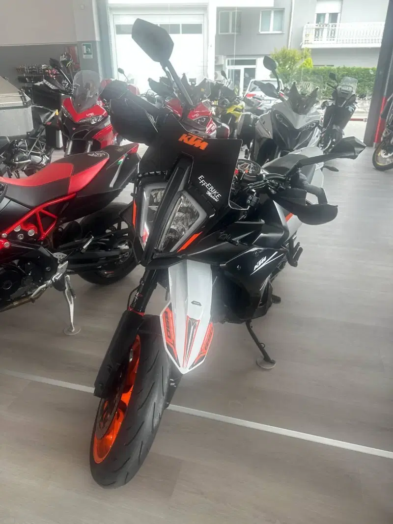KTM 890 SMT (2023 - 25)
