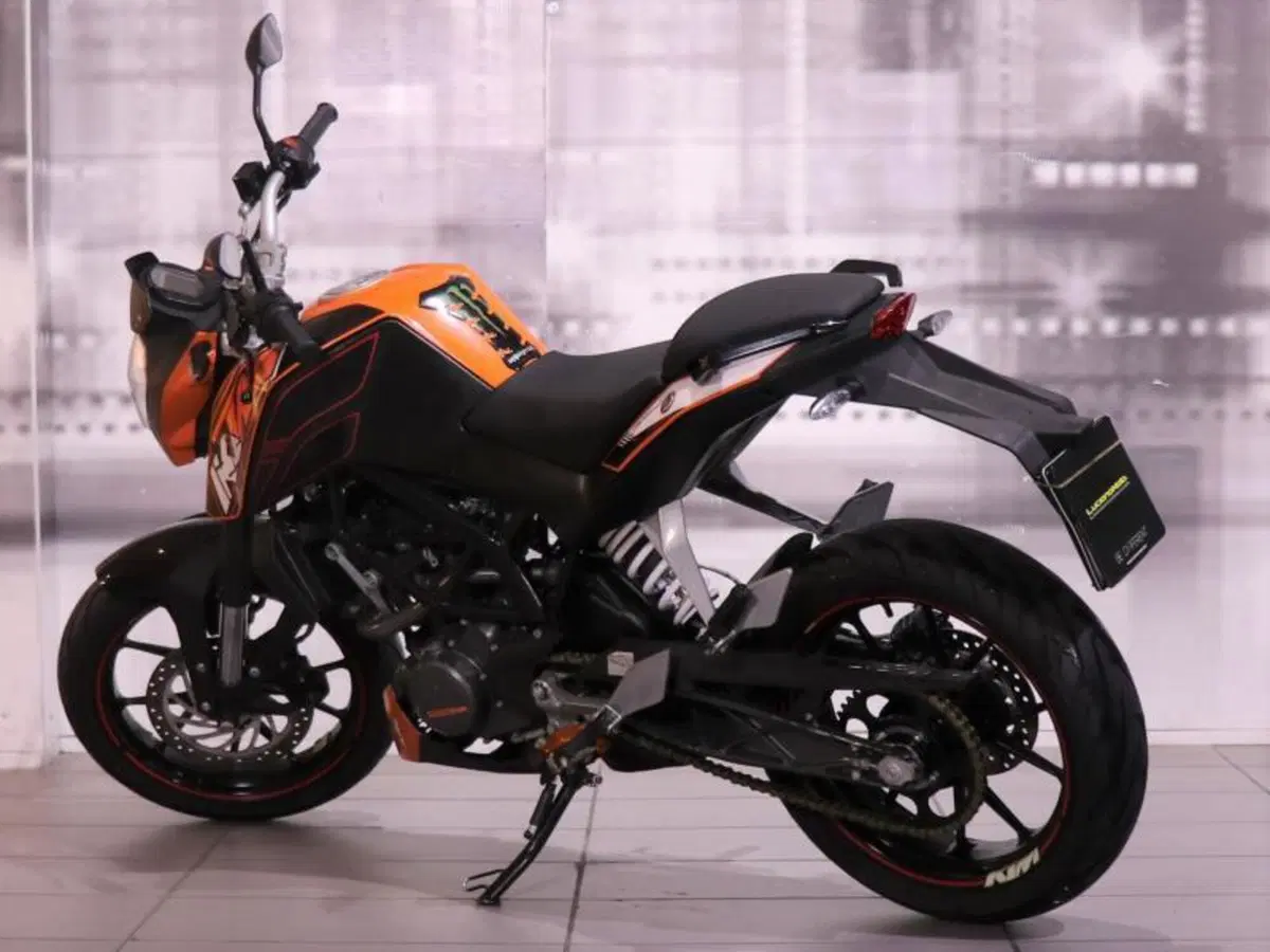 KTM 125 Duke (2010 - 2012) (2)
