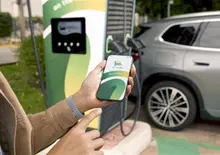 Auto elettrica: paga 27 euro per una mini ricarica, scoppia il caso della fattura salatissima